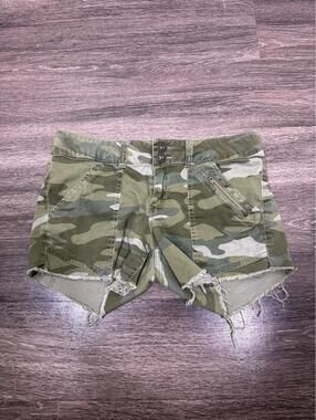 Jolt Green Khaki Camo Cargo Mini Shorts Size 7 Double Button Closure